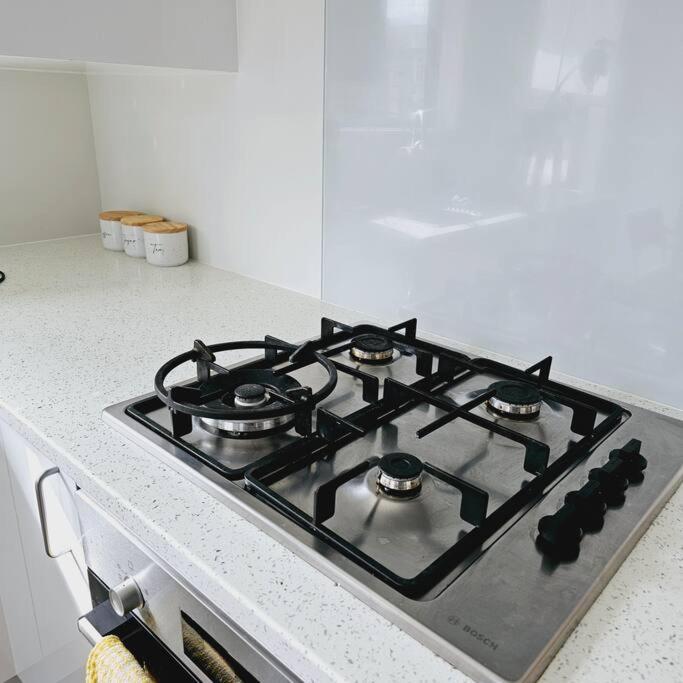 Entire House - Brand New 2 Bedroom House Lower Hutt Eksteriør billede
