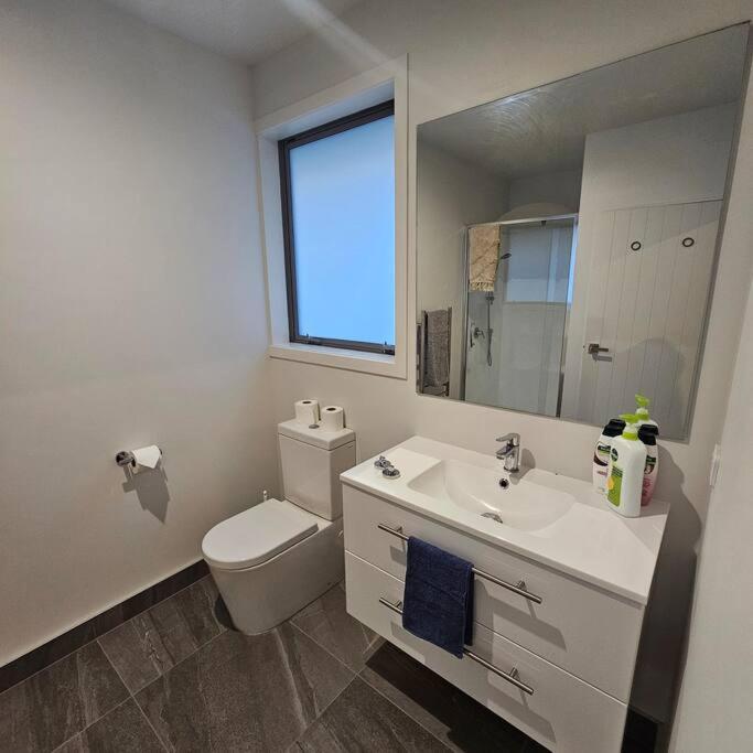 Entire House - Brand New 2 Bedroom House Lower Hutt Eksteriør billede